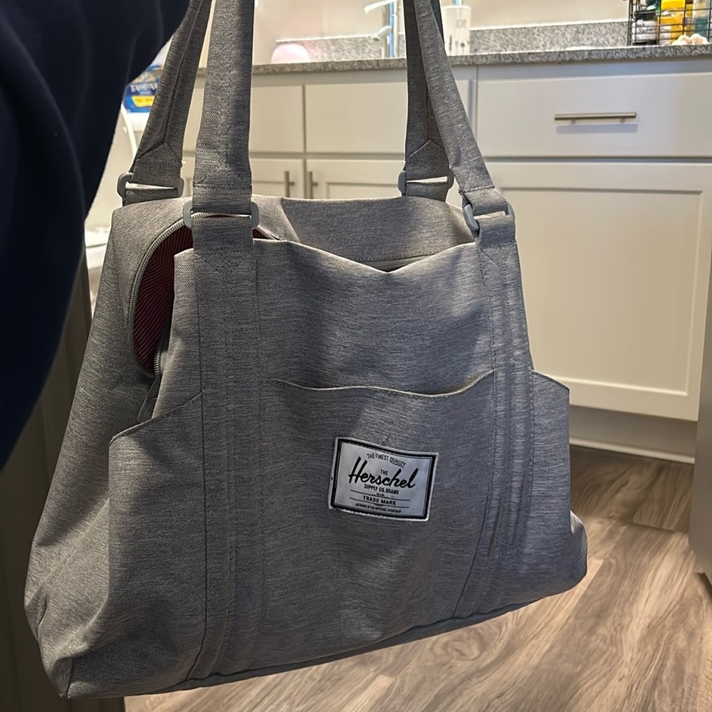 HERSCHEL TOTE